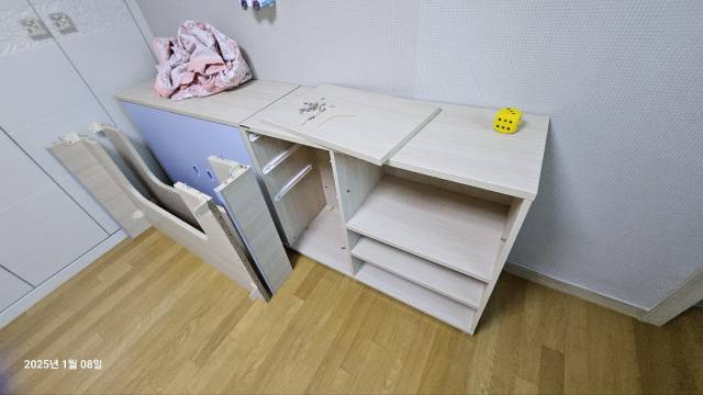 한샘 책상 상판과 수납장 재조립 작업